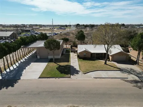 1015, 1017 E Tascosa Avenue Kermit TX 79745