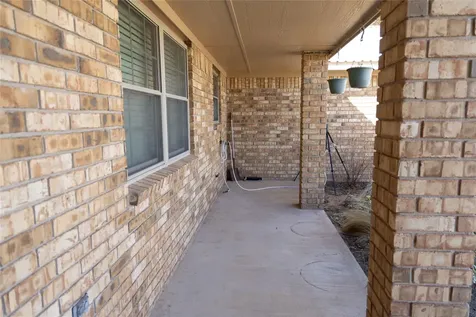 1015, 1017 E Tascosa Avenue Kermit TX 79745