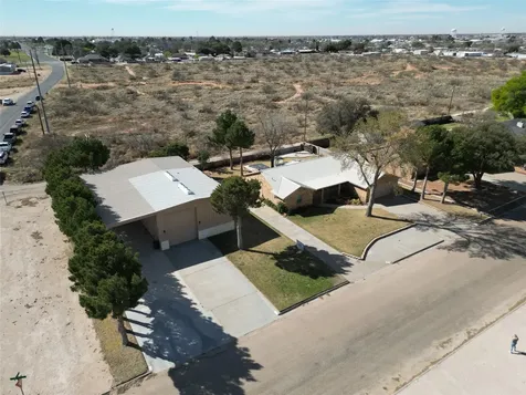 1015, 1017 E Tascosa Avenue Kermit TX 79745