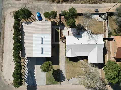 1015, 1017 E Tascosa Avenue Kermit TX 79745