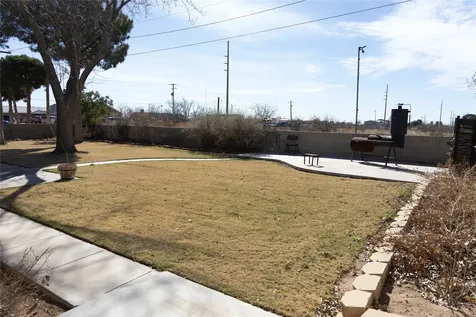 1015, 1017 E Tascosa Avenue Kermit TX 79745