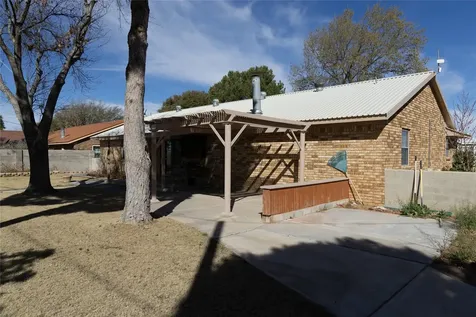 1015, 1017 E Tascosa Avenue Kermit TX 79745