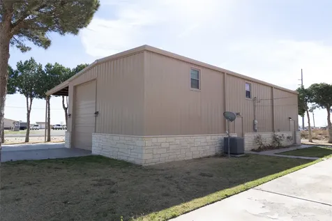 1015, 1017 E Tascosa Avenue Kermit TX 79745