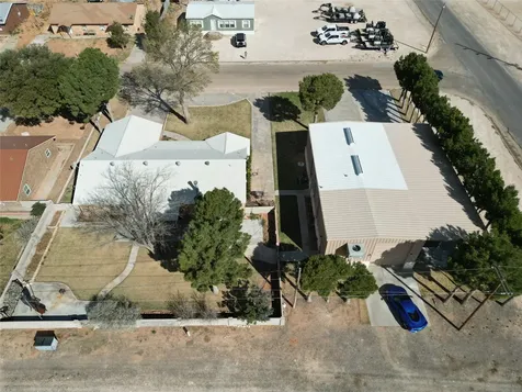 1015, 1017 E Tascosa Avenue Kermit TX 79745