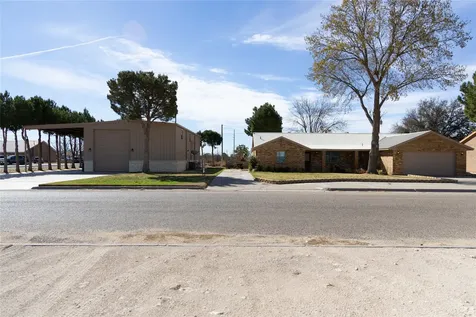 1015, 1017 E Tascosa Avenue Kermit TX 79745