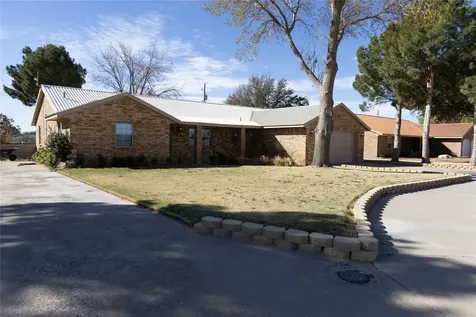 1015, 1017 E Tascosa Avenue Kermit TX 79745