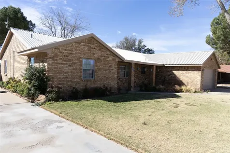 1015, 1017 E Tascosa Avenue Kermit TX 79745