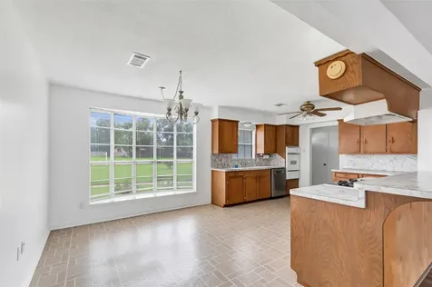 117 Tanglewood Street Baytown TX 77520