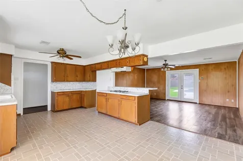 117 Tanglewood Street Baytown TX 77520