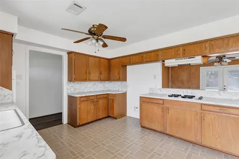 117 Tanglewood Street Baytown TX 77520