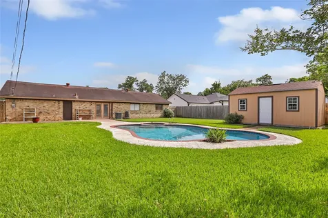 117 Tanglewood Street Baytown TX 77520