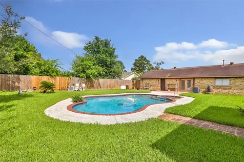 117 Tanglewood Street Baytown TX 77520