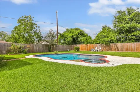 117 Tanglewood Street Baytown TX 77520