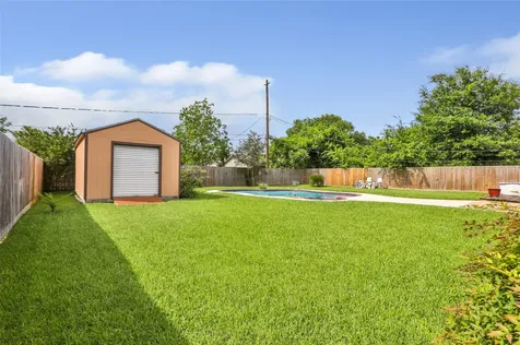 117 Tanglewood Street Baytown TX 77520
