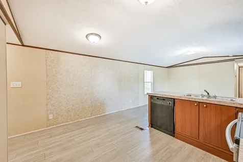 4702 10th Street Bacliff TX 77518