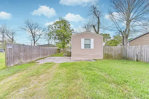4702 10th Street Bacliff TX 77518