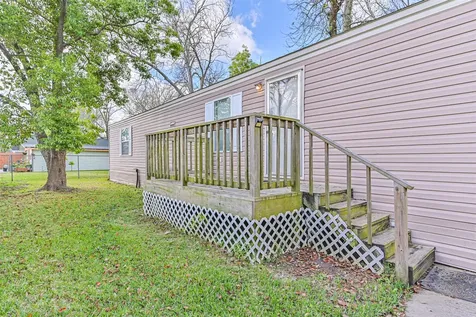 4702 10th Street Bacliff TX 77518