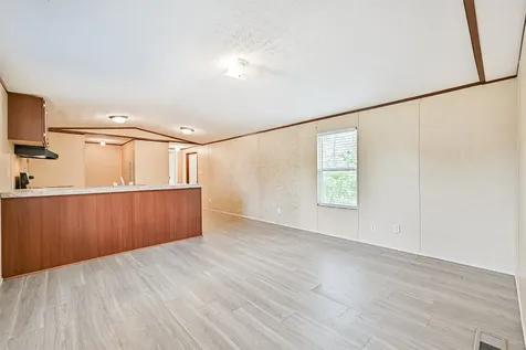 4702 10th Street Bacliff TX 77518