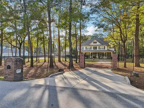 10714 Crestwater Circle Magnolia TX 77354