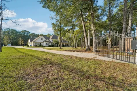 10714 Crestwater Circle Magnolia TX 77354