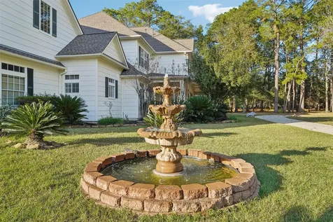 10714 Crestwater Circle Magnolia TX 77354