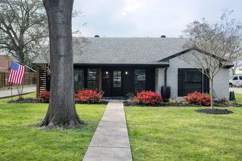 712 Clarence Street Tomball TX 77375
