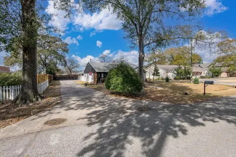 712 Clarence Street Tomball TX 77375
