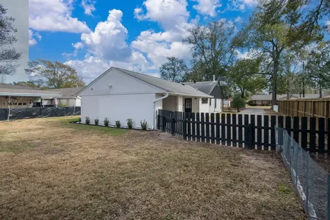 712 Clarence Street Tomball TX 77375