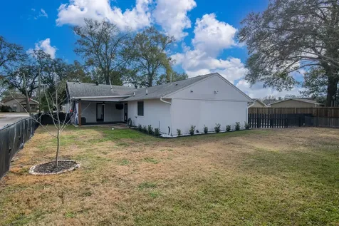 712 Clarence Street Tomball TX 77375
