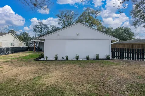 712 Clarence Street Tomball TX 77375