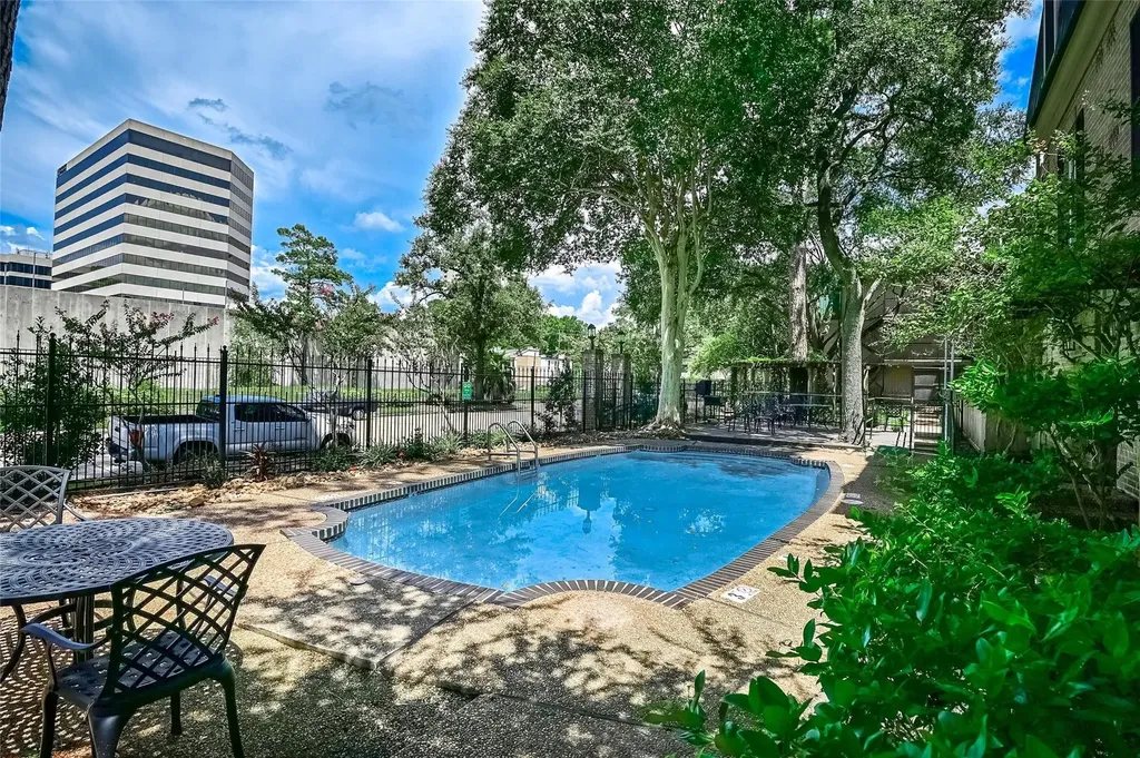 4515 Briar Hollow Place 112 Houston TX 77027