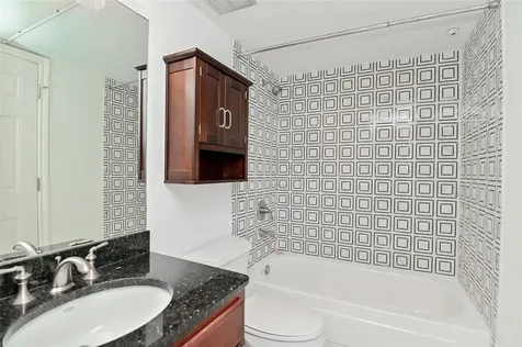 4515 Briar Hollow Place 112 Houston TX 77027