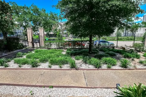 4515 Briar Hollow Place 112 Houston TX 77027