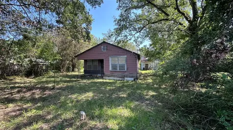 107 Church Street Willis TX 77378