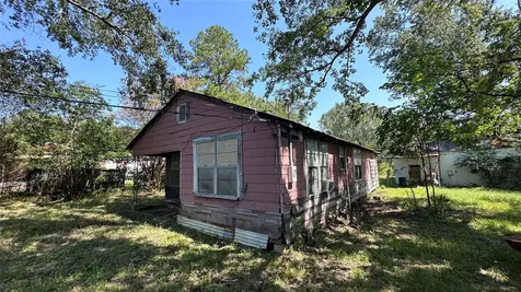 107 Church Street Willis TX 77378