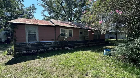 107 Church Street Willis TX 77378
