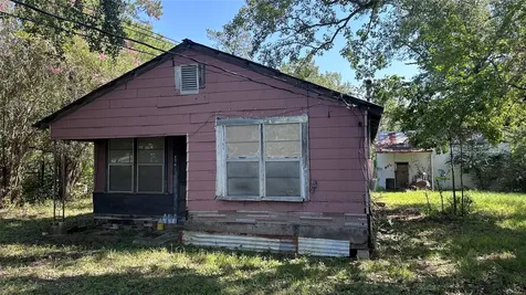 107 Church Street Willis TX 77378