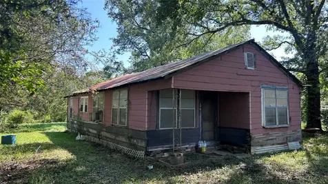 107 Church Street Willis TX 77378