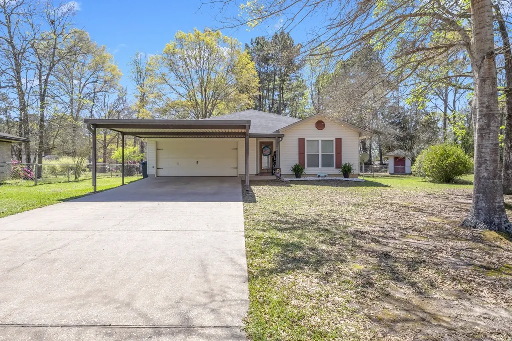 105 Spruce Street Village Mills TX 77663