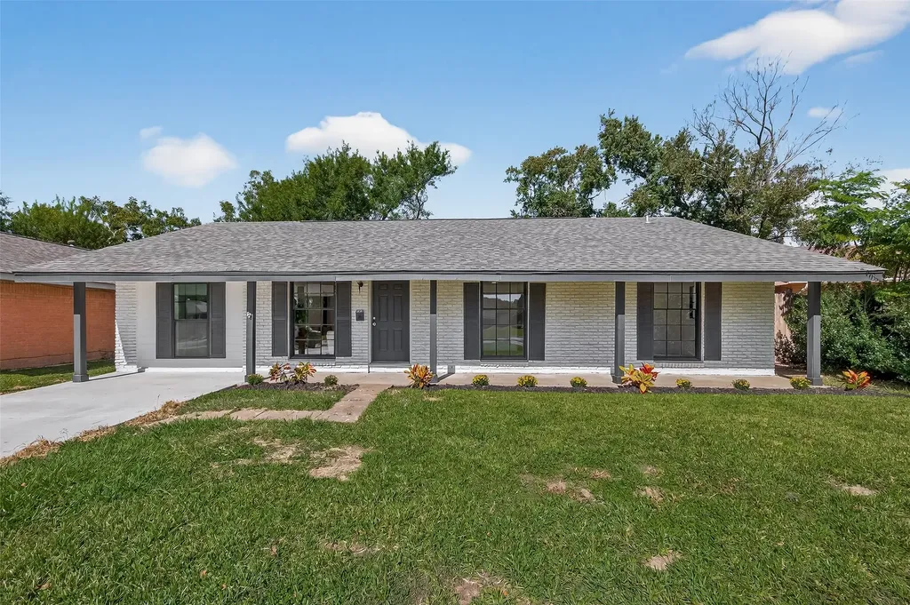 608 Lloyd Lane Baytown TX 77521