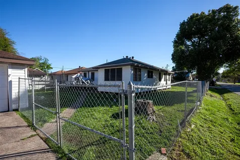 2248 7th Avenue Port Arthur TX 77642
