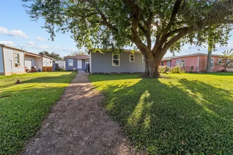 1717 W 4th Street Freeport TX 77541