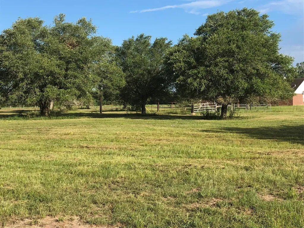 Lot 2 Pvt 1671 Hallettsville TX 77964