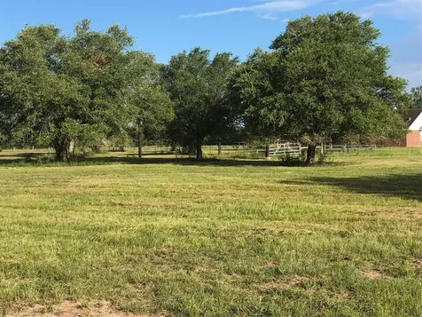 Lot 2 Pvt 1671 Hallettsville TX 77964