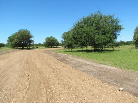 Lot 2 Pvt 1671 Hallettsville TX 77964