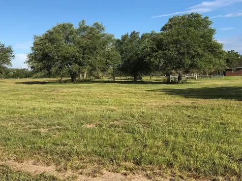 Lot 2 Pvt 1671 Hallettsville TX 77964