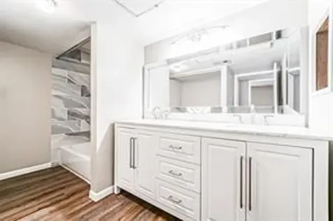 2822 S Bartell Drive 32 Houston TX 77054
