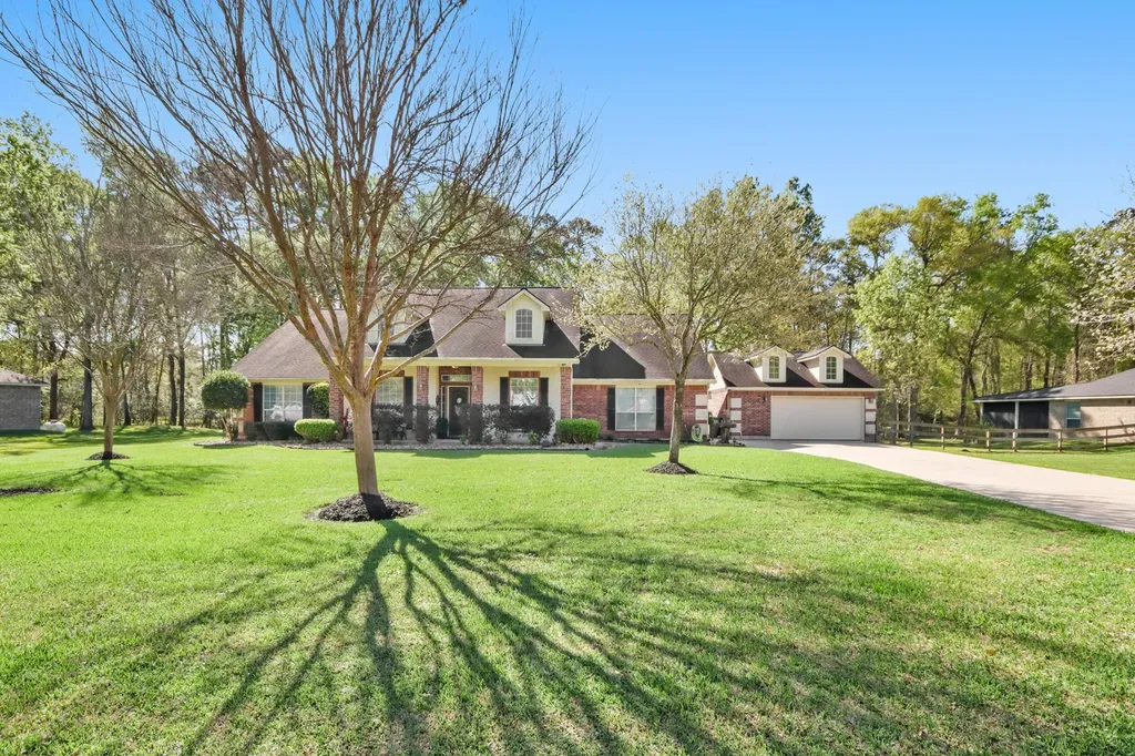 1106 Commons Waterway Drive Huffman TX 77336