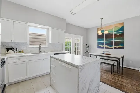 1011 Fountain View Drive Houston TX 77057