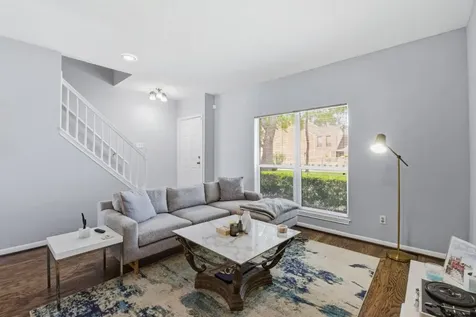 1011 Fountain View Drive Houston TX 77057